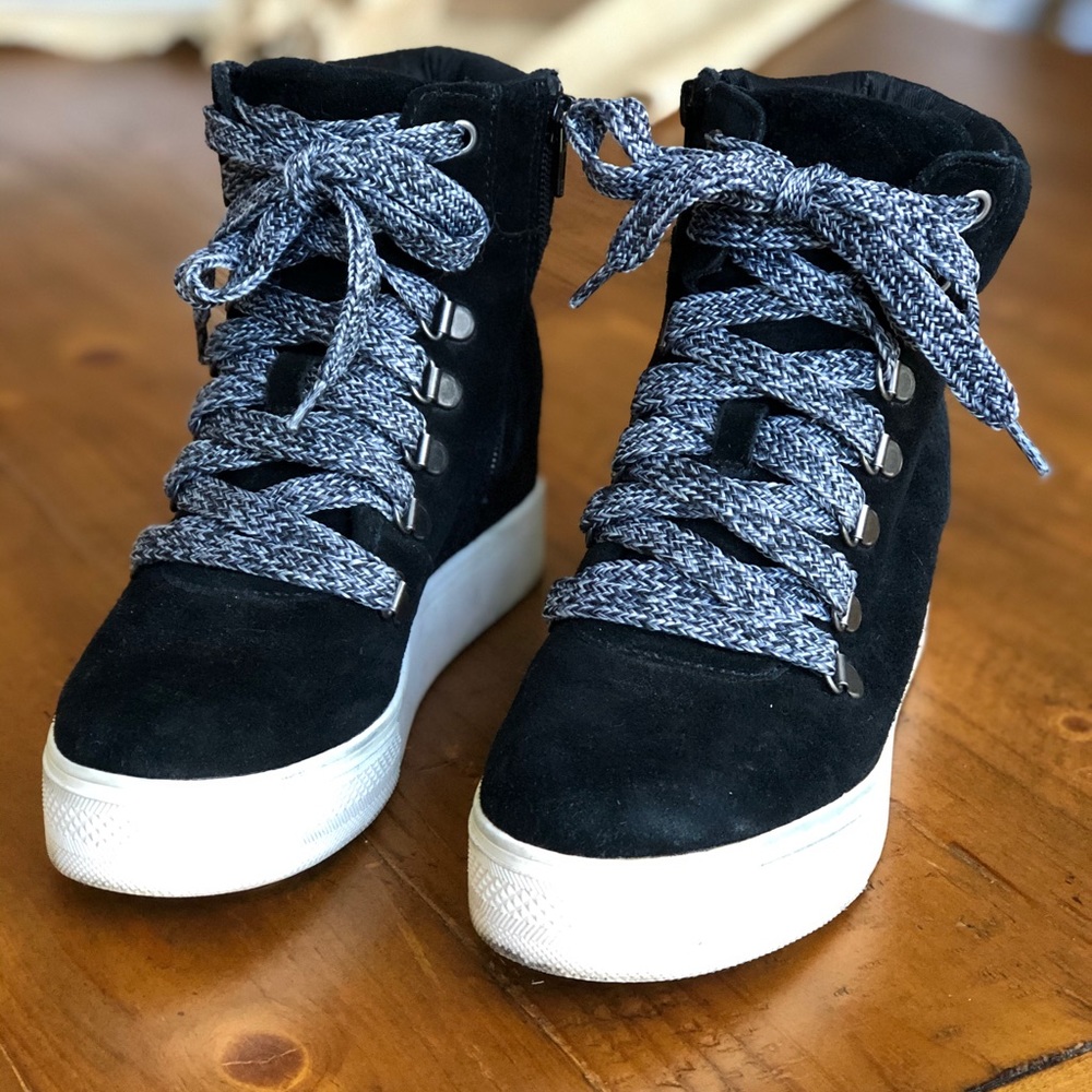 Steve Madden black wedge lace up boots size 7